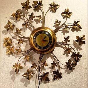 MCM 1960’s United Model 20 Starburst Gold Leaf Electric 24” Wall Clock - Working
